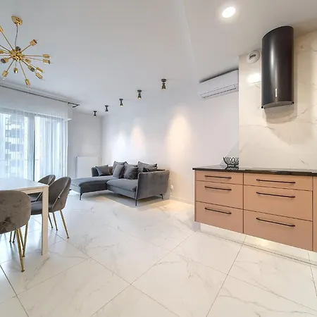 Zyndrama Centre Deluxe By Bookinghost *