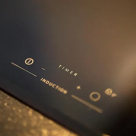 Zyndrama Centre Deluxe By Bookinghost * Vratislav