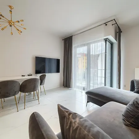 Zyndrama Centre Deluxe By Bookinghost * Vratislav