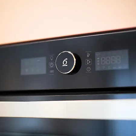 Zyndrama Centre Deluxe By Bookinghost * Vratislav