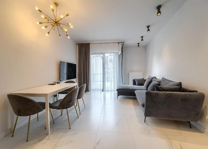 Zyndrama Centre Deluxe By Bookinghost Daire