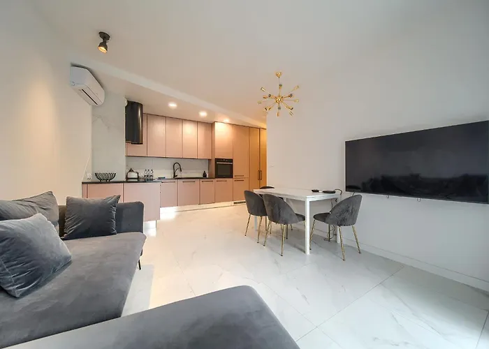 Zyndrama Centre Deluxe By Bookinghost Wroclaw