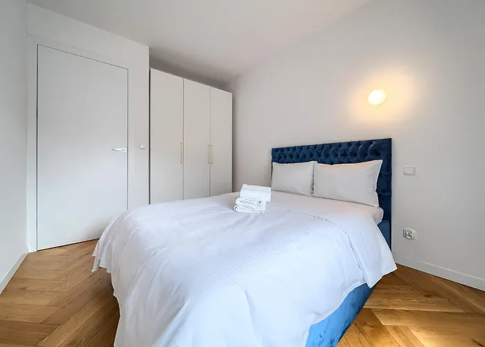 Zyndrama Centre Deluxe By Bookinghost