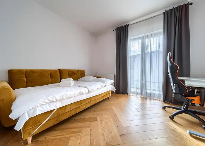 Zyndrama Centre Deluxe By Bookinghost Daire