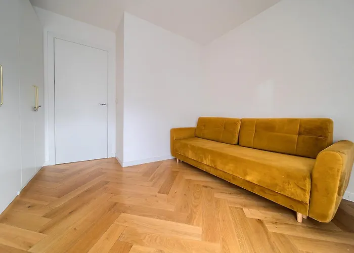 Zyndrama Centre Deluxe By Bookinghost Daire