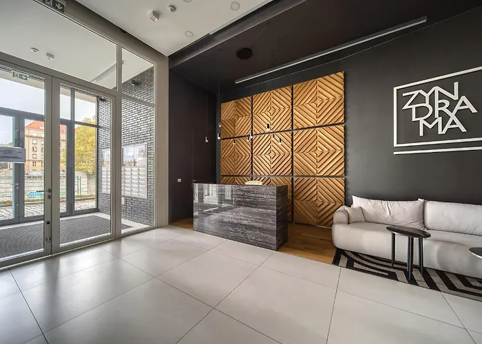 Zyndrama Centre Deluxe By Bookinghost Daire